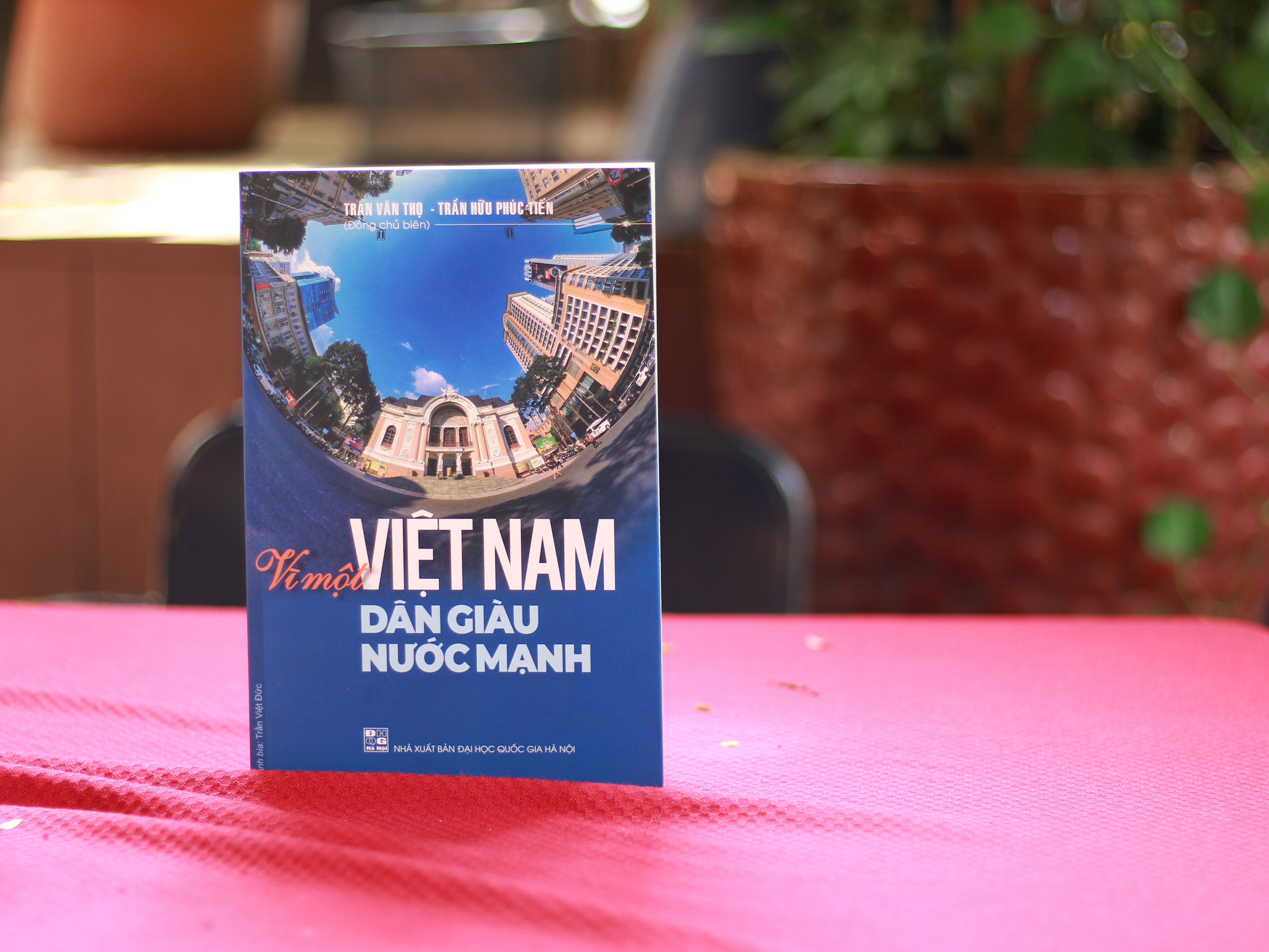 sach kinh te,  Tran Huu Phuc Tien,  phat trien kinh te anh 2