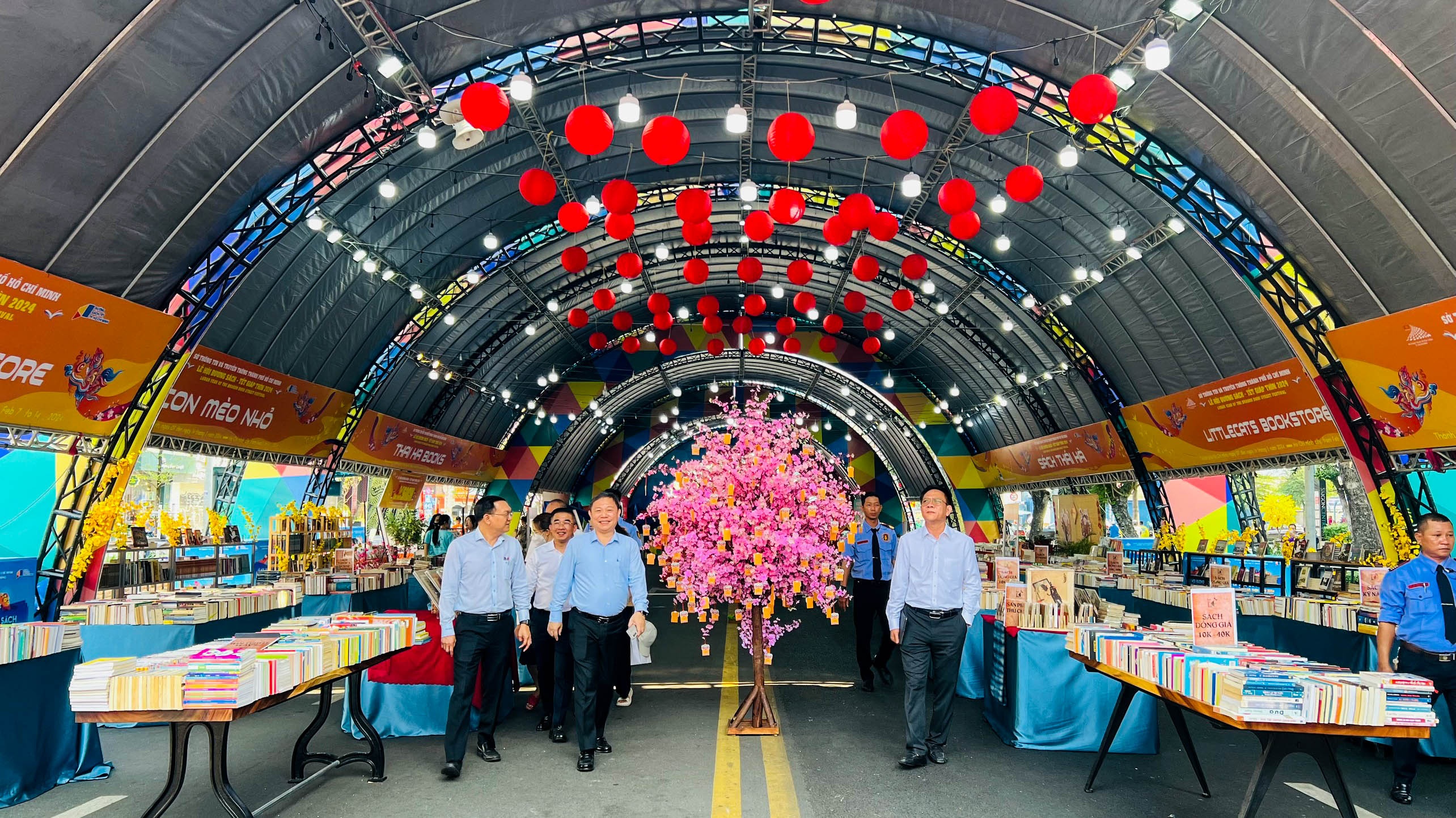 Duong sach Tet 2024 anh 2