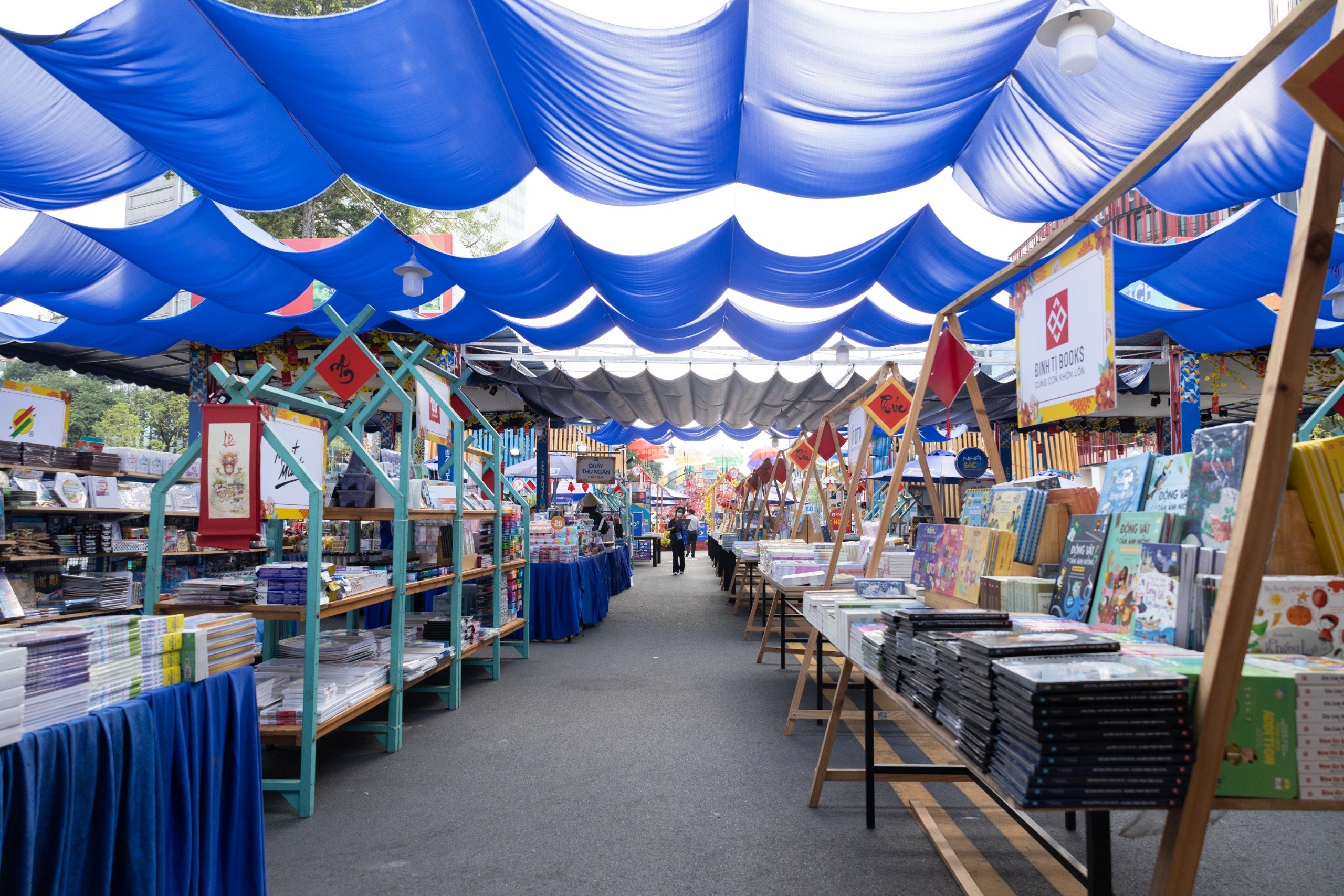 Duong sach Tet 2024 anh 5