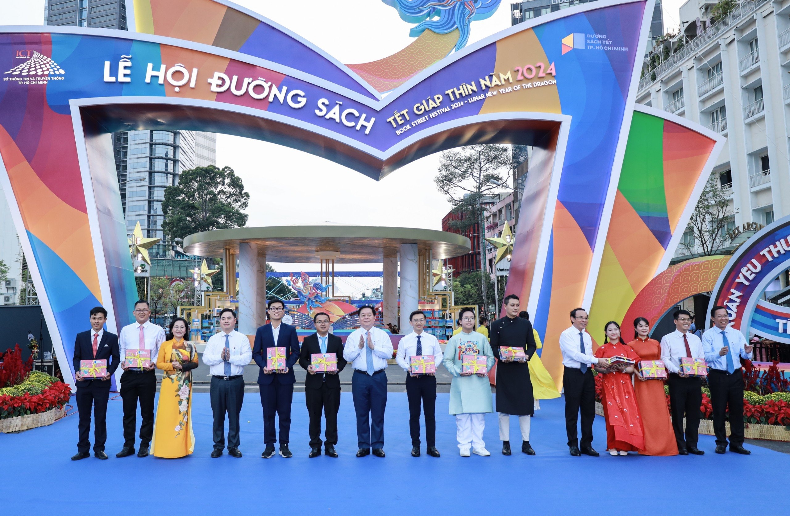 Duong sach Tet 2024 anh 1