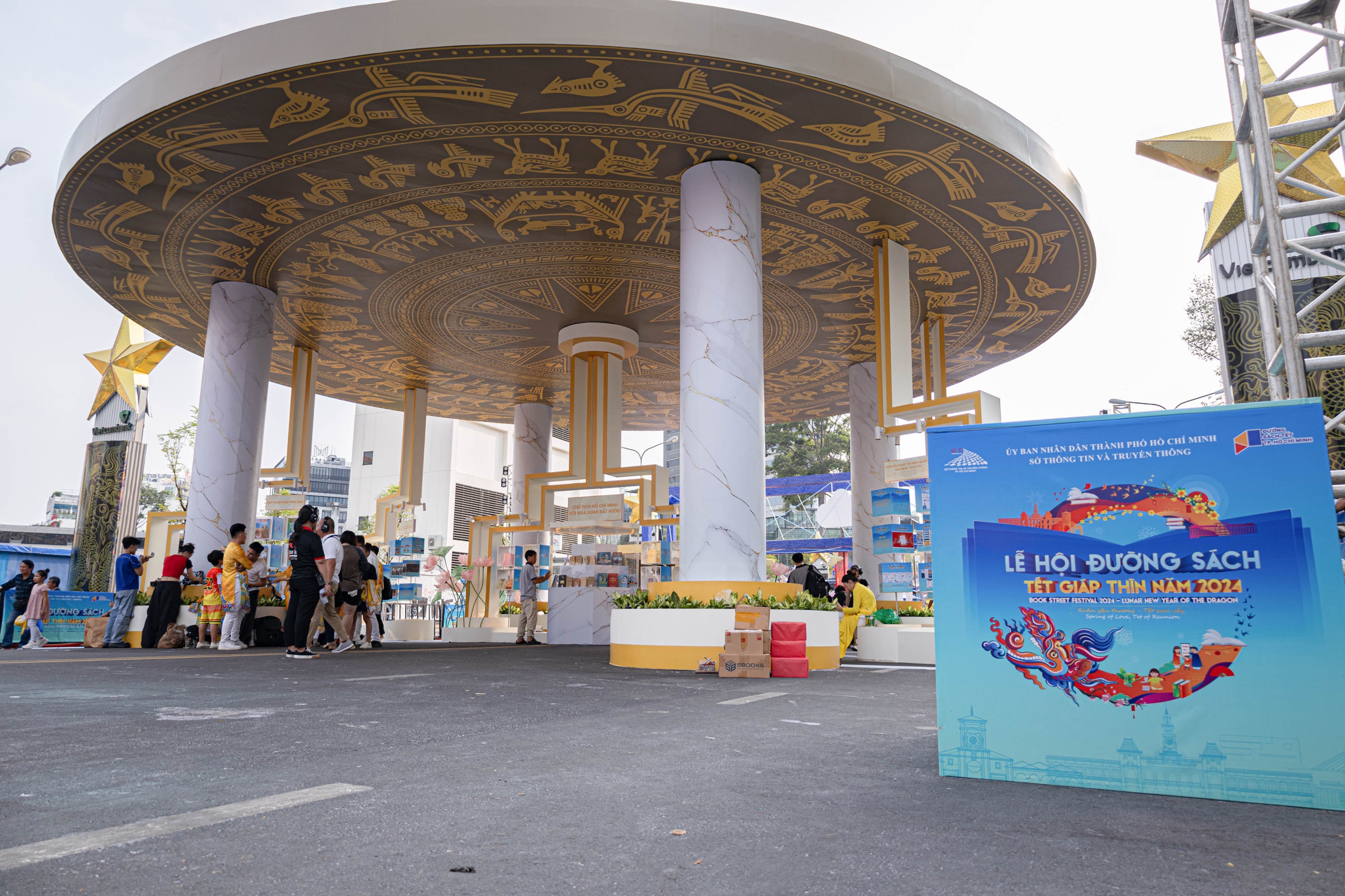 Duong sach Tet 2024 anh 12