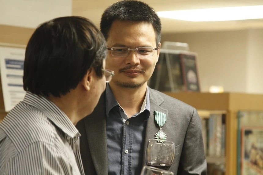 Phan ung cua doc gia truoc loi xin loi cua giam doc Nha Nam hinh anh