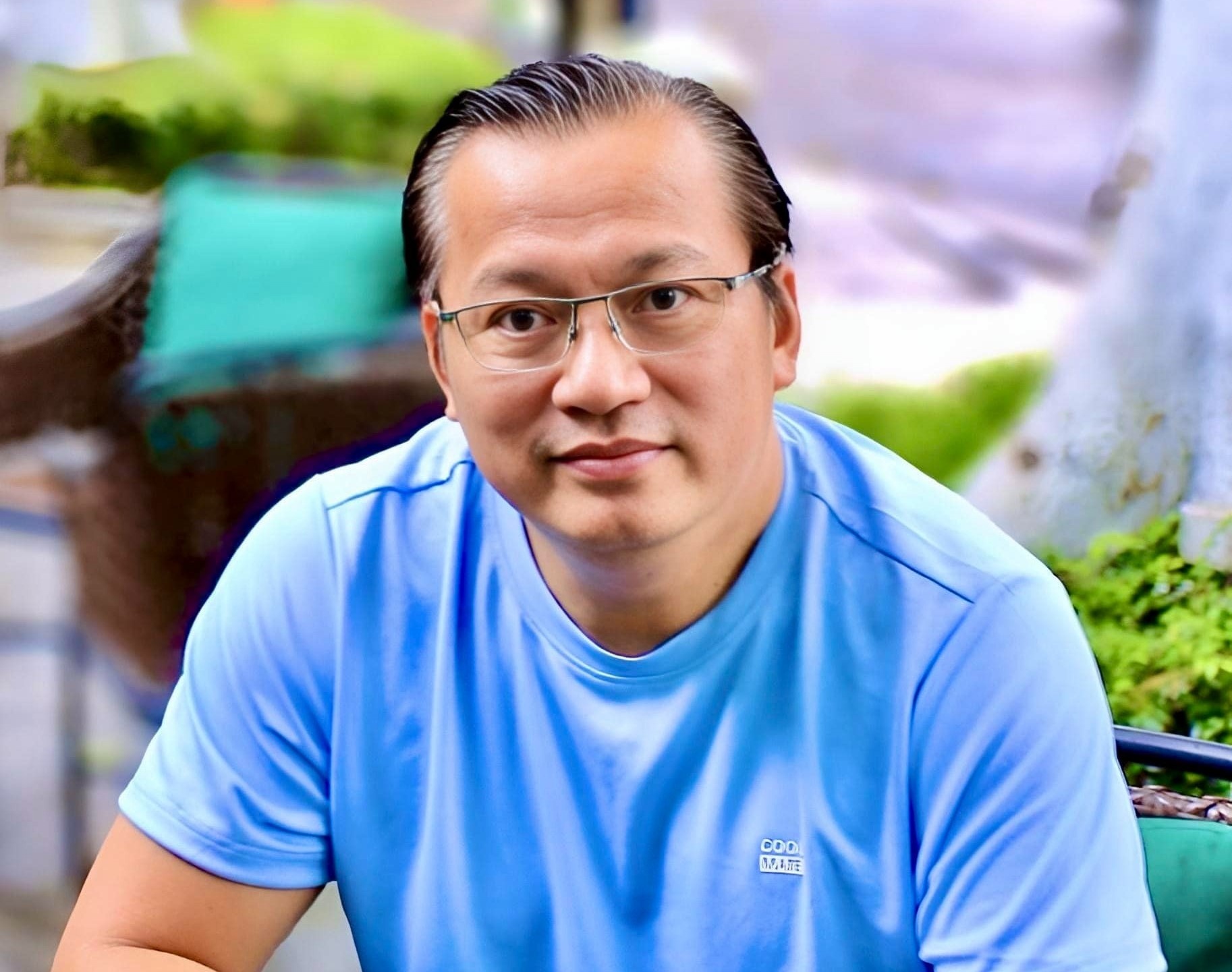 Doanh nhan kiem trieu USD trong 2 nam: Doi dang gia, dung song qua loa hinh anh