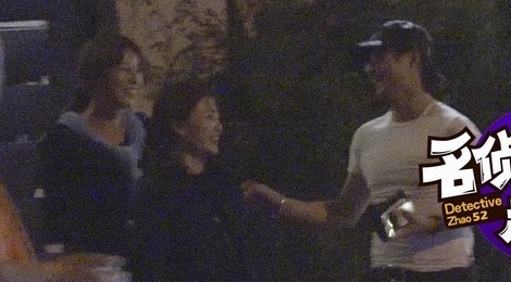 Chong Chuong Tu Di bi chup hinh di choi dem hinh anh