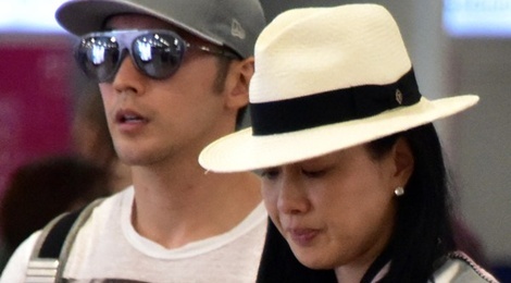 Ban trai kem 12 tuoi than thiet voi con rieng Chung Le De hinh anh