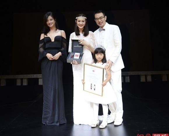 Trieu Vy mac vay tao bao anh 6