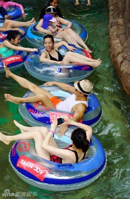 Gia dinh Chan Tu Dan nghi ngoi anh 3