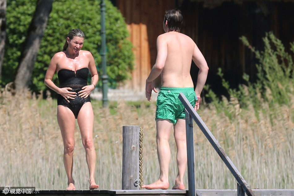 Kate Moss o tuoi tu tuan anh 2