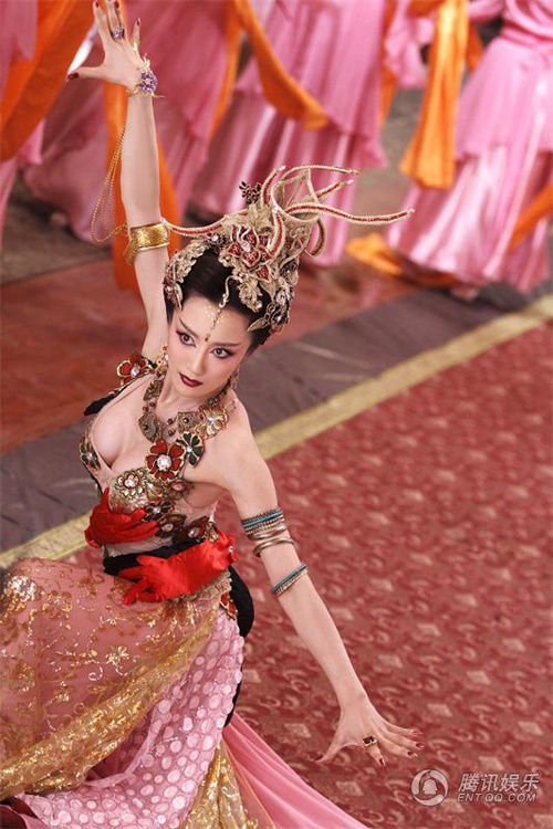 Trang phuc phim co trang anh 4