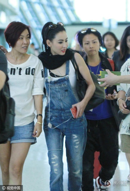 Trương Bá Chi bị xin tiền ảnh 4 Truong Ba Chi bi xin tien anh 4