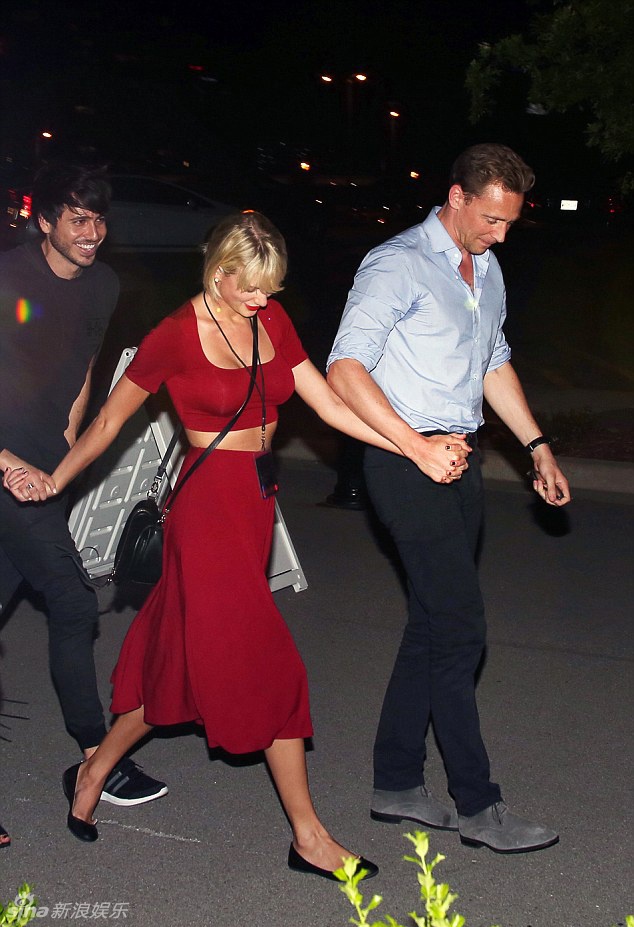 Taylor Swift hen ho Tom Hiddleston anh 5