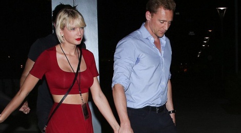 Taylor Swift nam chat tay 'Loki' khong roi hinh anh