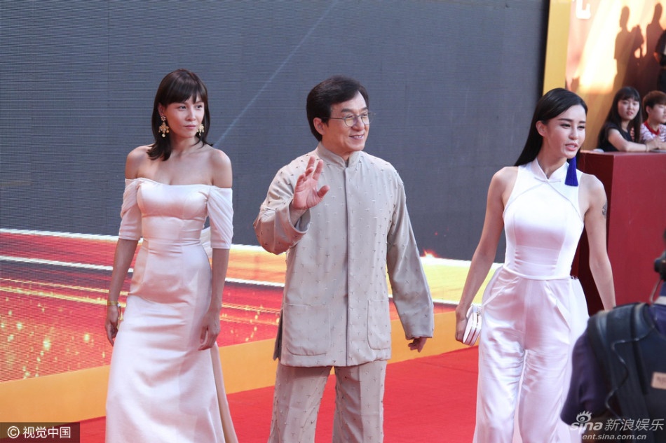 LH Hoa Bieu,  Lieu Nham,  Thanh Long anh 10