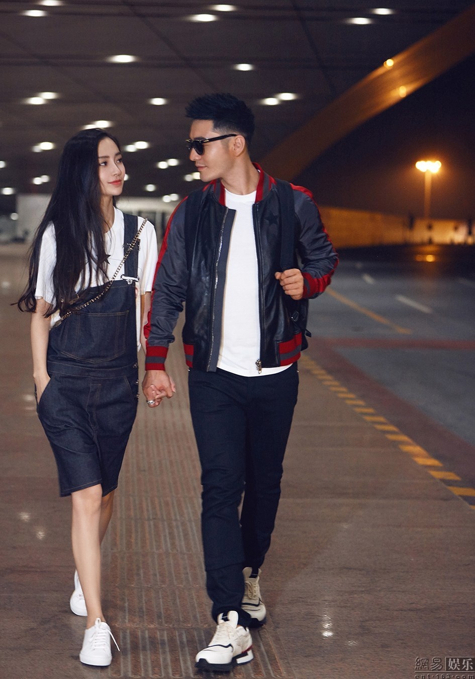 Huynh Hieu Minh va Angelababy o san bay anh 2