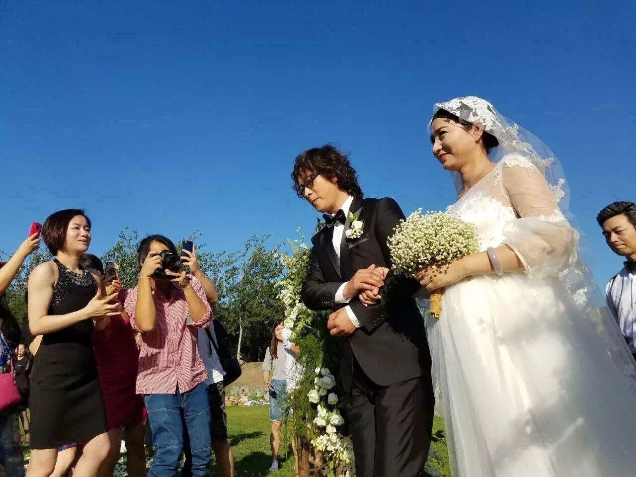 Dam cuoi sao Chan Hoan truyen anh 7