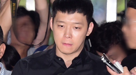 Park Yoochun da co mat tai so canh sat vi an hiep dam o bar hinh anh