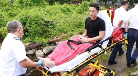 Tai tu TVB nhap vien sau canh dua xe may hinh anh