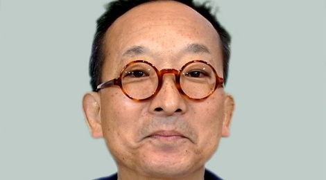 MC 67 tuoi bi bat vi danh dong nghiep tren song truc tiep hinh anh