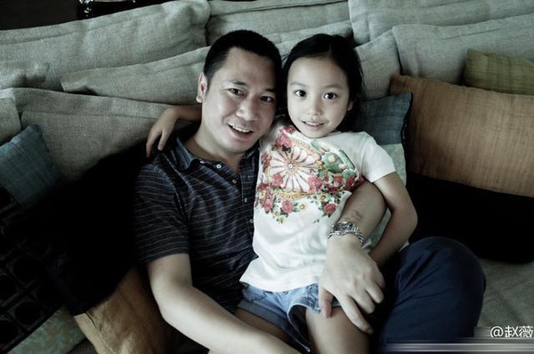 Trieu Vy hanh phuc ben chong con anh 2