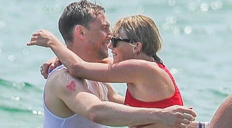 Taylor Swift va chang 'Loki' tinh cam tren bien hinh anh