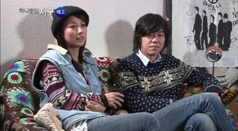 Lee Hyori mac thoai mai xem chong choi DJ o bar hinh anh