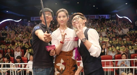 Luu Diec Phi lap rao chan khi giao luu fan sau vu tan cong hinh anh