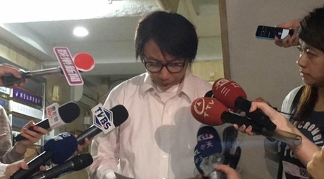 MC khoc loc sau khi bi cao buoc cuong hiep 60 phu nu hinh anh