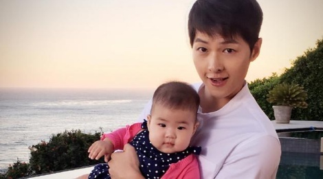 Chuong Tu Di thich thu vi con gai duoc Song Joong Ki am bong hinh anh