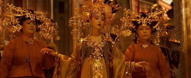 Phim Ly Lien Kiet lam dung ky xao phuc trang anh 5