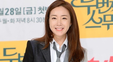 Thoi trang gian di giup Choi Ji Woo tre trung o tuoi 41 hinh anh