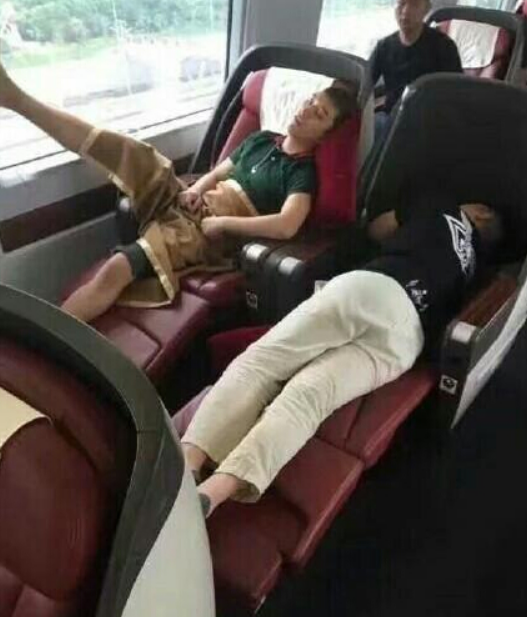 Seungri xin loi vi ngu kem duyen anh 1