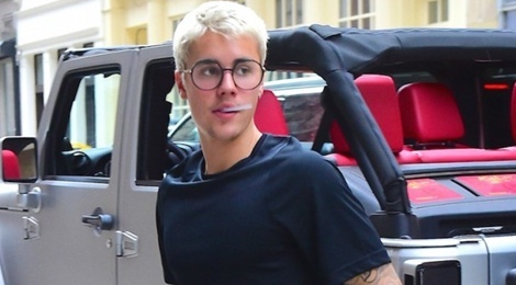Justin Bieber dang bi am anh boi cai chet hinh anh