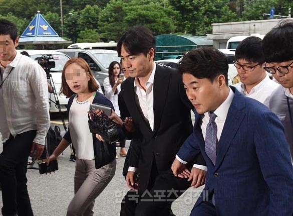 Lee Jin Wook bi cao buoc cuong hiep anh 3