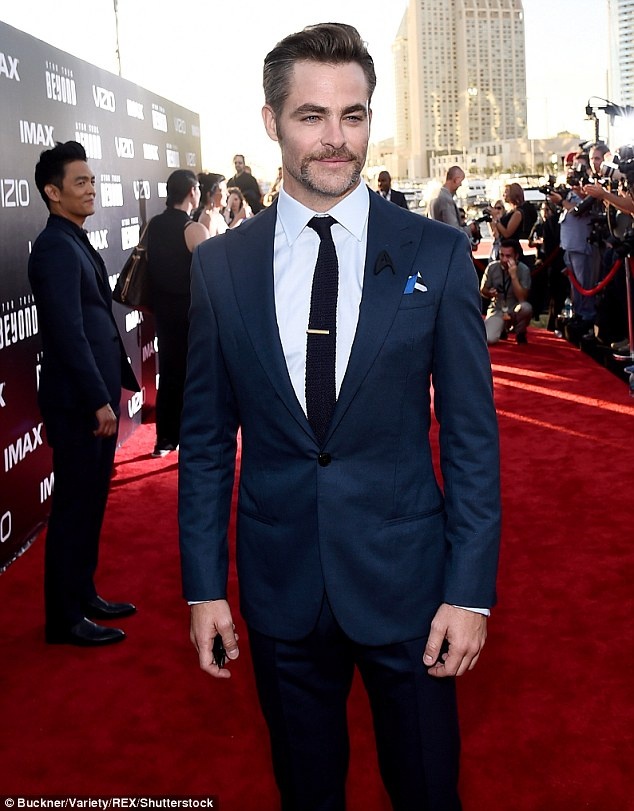 Star Trek ra mat anh 3