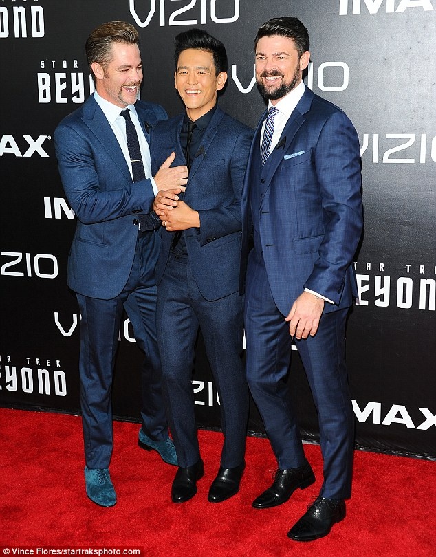 Star Trek ra mat anh 10