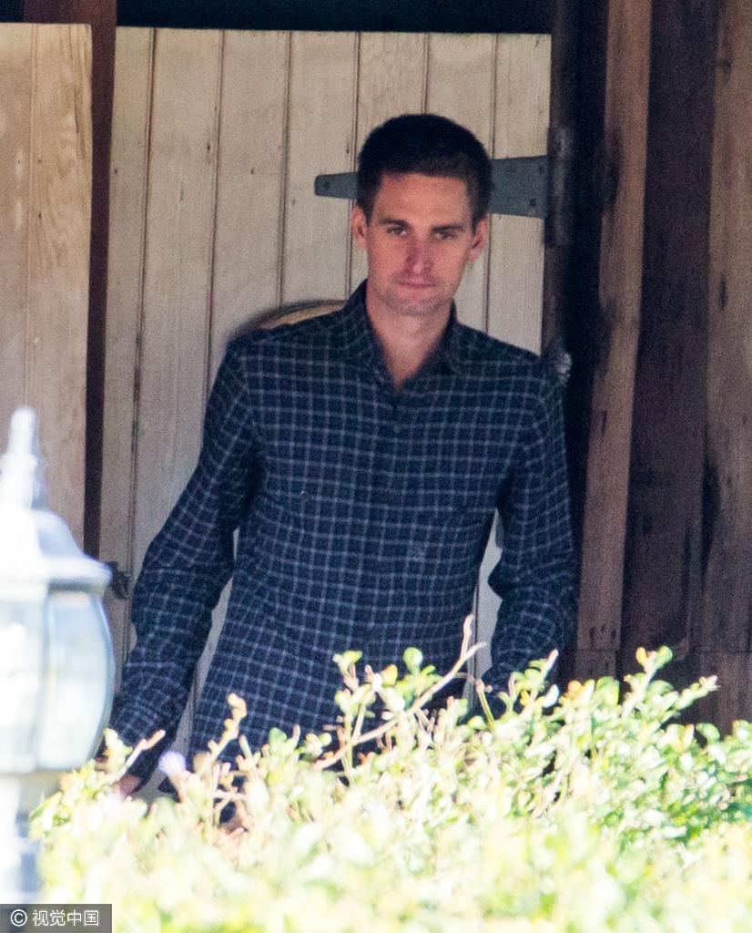 Miradan Kerr va Evan Spiegel ra mat gia dinh anh 2