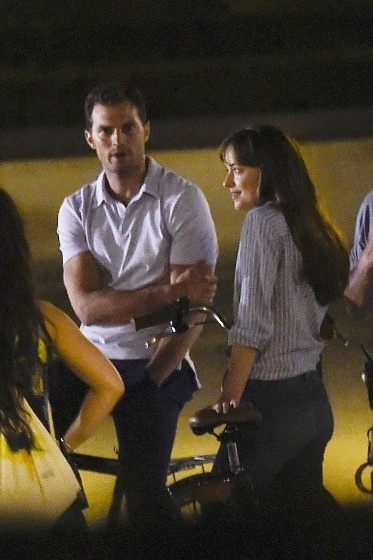 Hau truong 50 sac thai anh 1