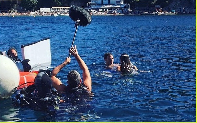 Hau truong 50 sac thai anh 6