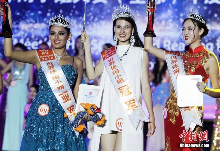 Cuộc thi Hoa hậu bị ném đá ảnh 2 Cuoc thi Hoa hau bi nem da anh 2