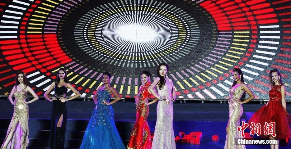 Cuộc thi Hoa hậu bị ném đá ảnh 8 Cuoc thi Hoa hau bi nem da anh 8