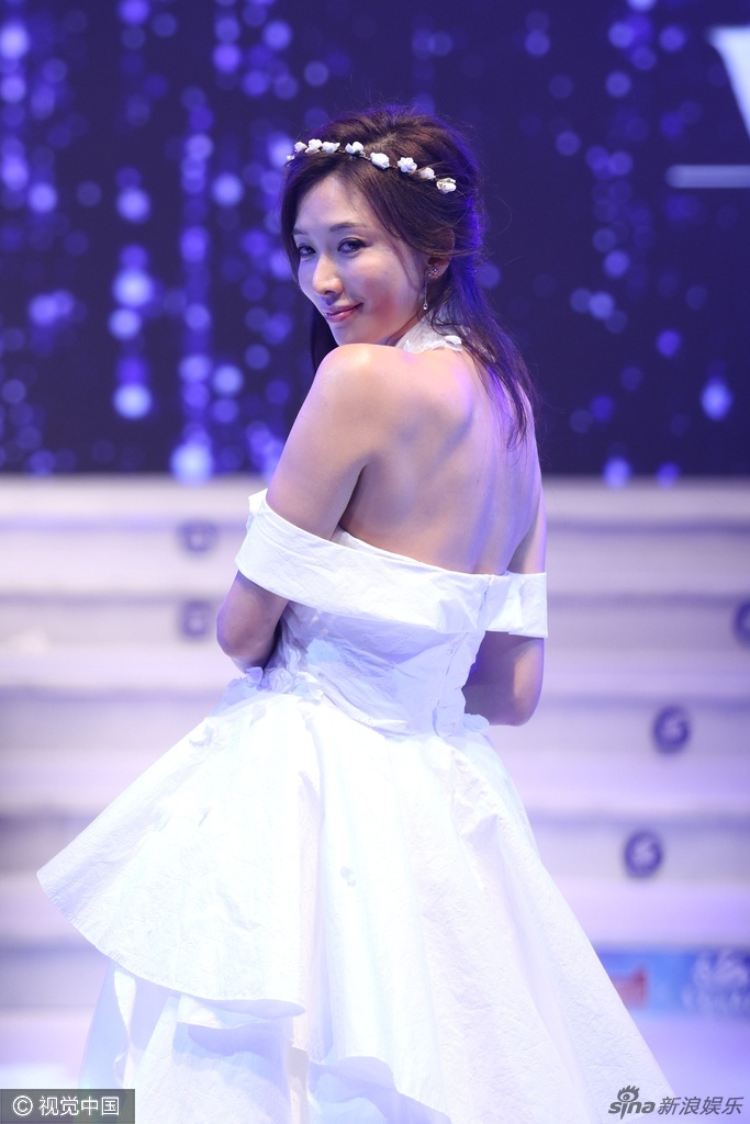 Lam Chi Linh xuat hien sau be boi anh 2