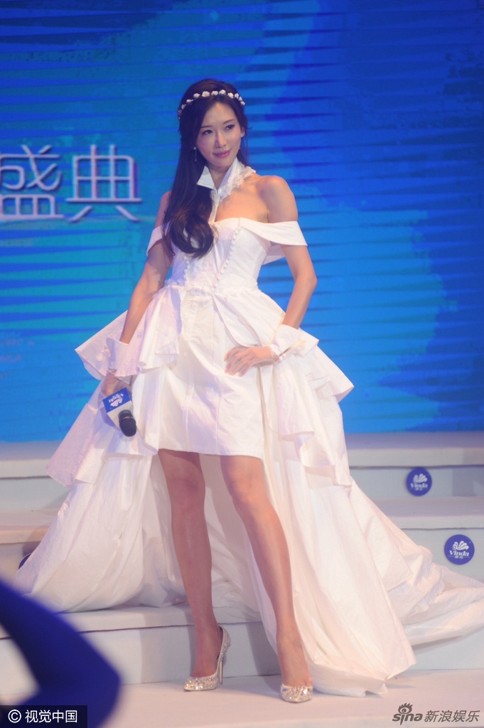 Lam Chi Linh xuat hien sau be boi anh 3