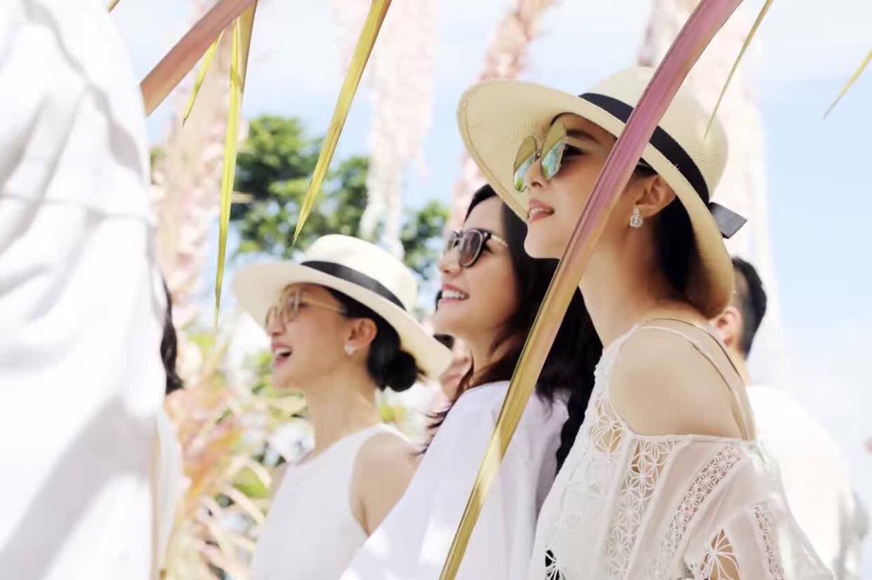 Tinh ban showbiz Hoa ngu anh 9