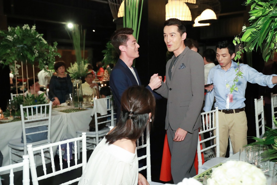 Tinh ban showbiz Hoa ngu anh 13