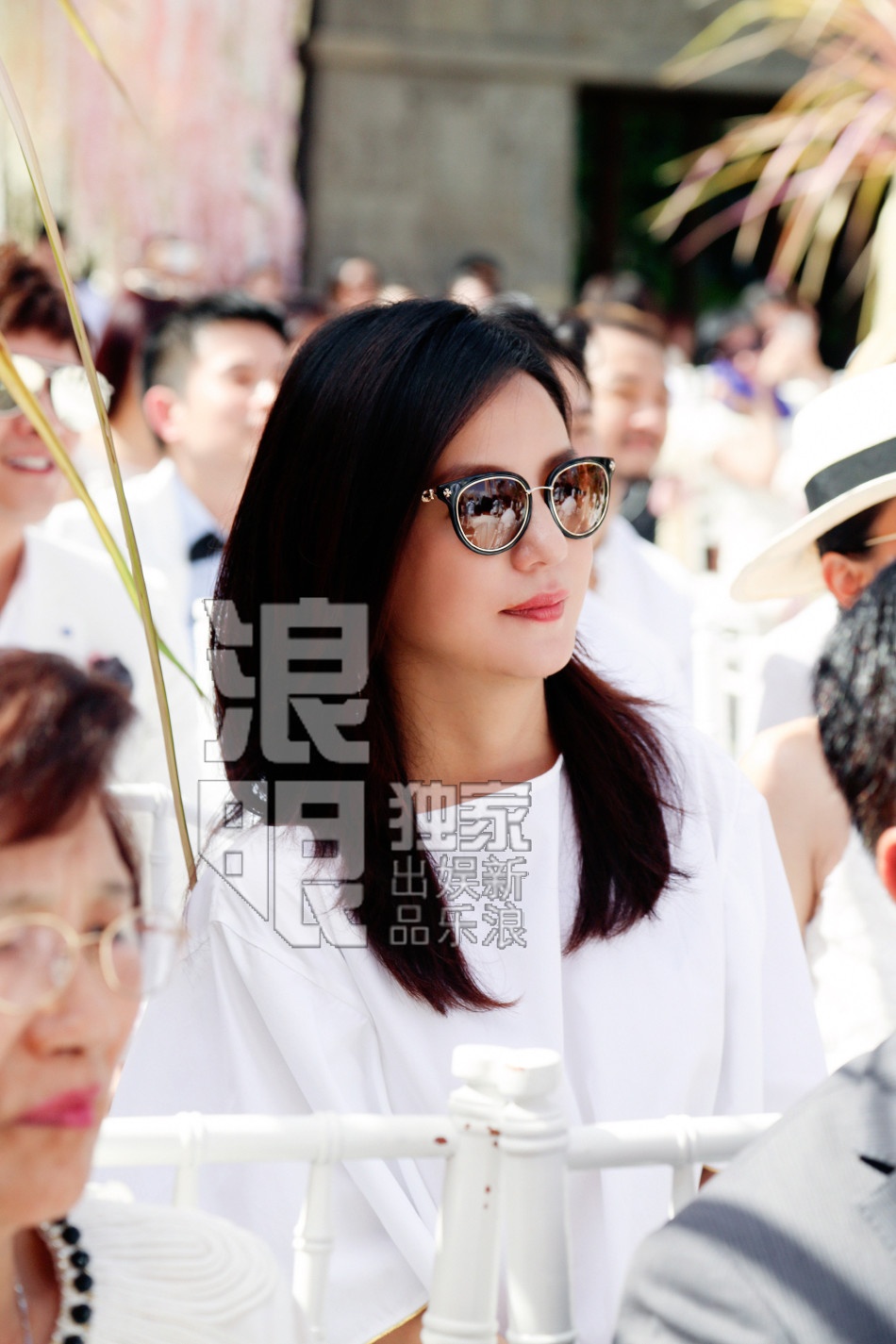 Tinh ban showbiz Hoa ngu anh 1