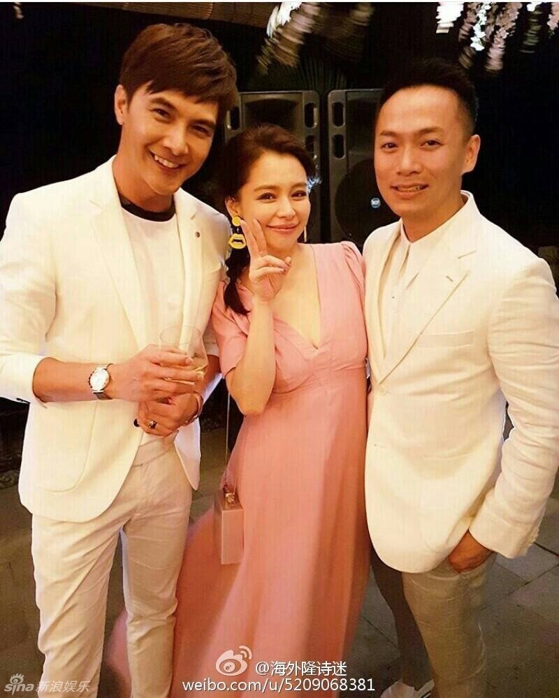 Tinh ban showbiz Hoa ngu anh 11