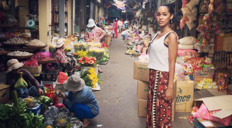 Hoa hau Hoan vu Nhat gian di di cho o Da Nang hinh anh