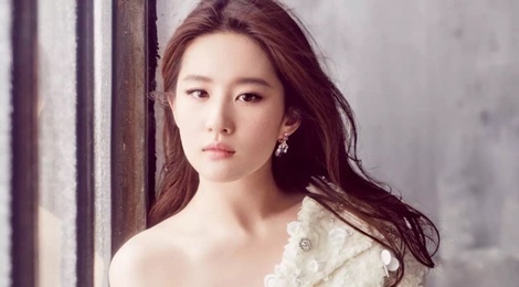 Luu Diec Phi khong ngai bi dao xoi anh goi cam nam 17 tuoi hinh anh