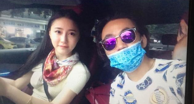 Anh de vua ly hon lan truyen anh 'bat gian' vo o khach san hinh anh