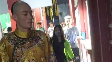 Tranh cai vi tao hinh Can Long cua Hoac Kien Hoa hinh anh
